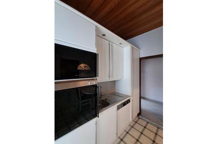 Anfragen NUR per E-Mail. Demnächst. Ideal für Studenten-WG. 4-Zimmer-Wohnung (124 m²) im 1. OG mit EBK und Balkon in Geestemünde. - Bremerhaven