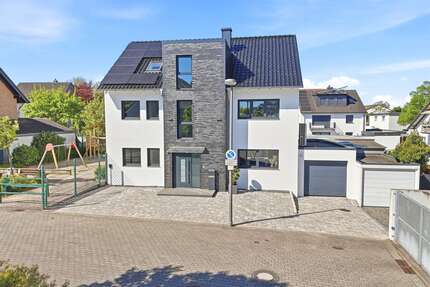 Haus zum Kaufen in Langenfeld 1.300.000,00 € 292.9 m²