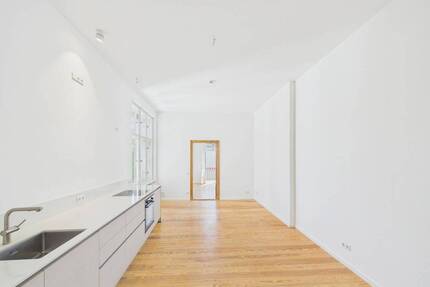 Sanierter Altbau mit Charakter: Dielboden, Balkon & Wohnküche in Steglitz - Berlin
