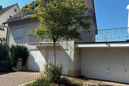 Freistehendes EFH mit Einliegerwohnung, 4 Garagen, Weinbergblick - Stuttgart Hedelfingen