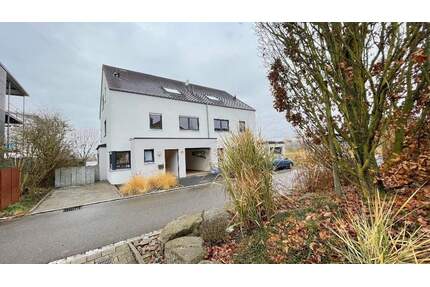 Holzgerlingen DHH - attached single family house! Available in June