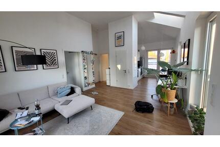 Sehr aparte, helle DG-2-Zi.- Whg Wü- Arndtstraße, Badewanne - Würzburg Sanderau