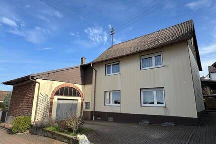 Charmante, freistehende Immobilie mit Werkstatt, Garage und vielseitigem Nebengebäude - Gries