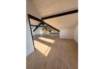 Helle 3-Zimmer Dachgeschosswohnung - Saarbrücken Ensheim