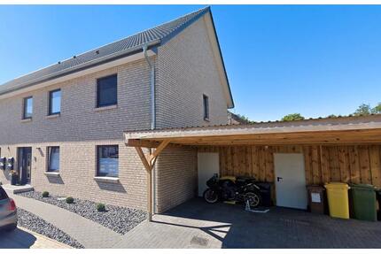 3-Zimmer-Wohnung im Obergeschoss mit Balkon und Carport - Husum