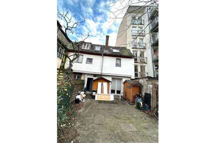 Haus zum Kaufen in Frankfurt 1.650.000,00 € 327.5 m²