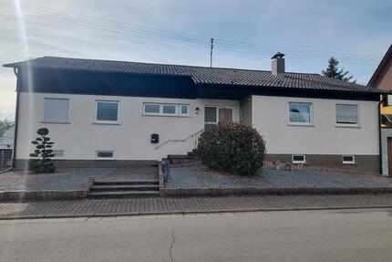 Großzügiges Einfamilienhaus mit großem Garten, großem Grundstück - Nalbach