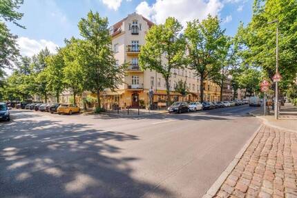 Helle 3-Zimmer-Altbauwohnung mit Balkon im beliebten Florakiez - Berlin Pankow