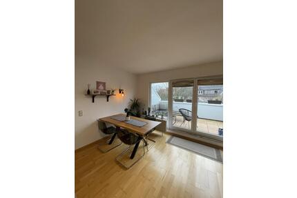 Helle 3-Zimmer Wohnung mit Terrasse, Küche, Bad und Stellplatz - Hannover Herrenhausen-Stöcken