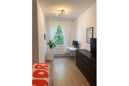 Altbaucharme am Wasser – helle 2-Zimmer-Wohnung in Fürth
