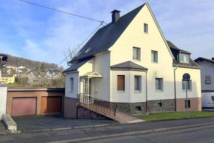 Hier ist vieles möglich! Gemütliches Zweifamilienhaus mit großzügigem Grundstück in Westerburg