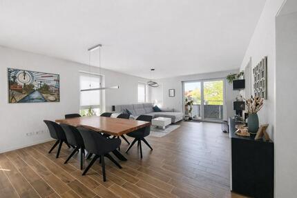 Neuwertige 3-Zimmer-Wohnung mit Balkon, Küche, TG in Herrenberg