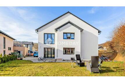 Familientraum in ruhiger Lage: 5 Zimmer, 300 m² Garten, Balkon & moderne Technik (gut vermietet) - Buttenheim Stackendorf