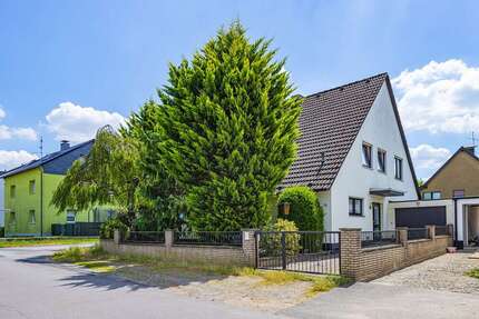Haus zum Kaufen in Langenfeld 820.000,00 € 242.6 m²