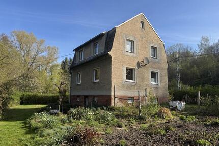 Einfamilienhaus mit großem Grundstück und Doppelgarage in ruhiger Lage! - Hainichen