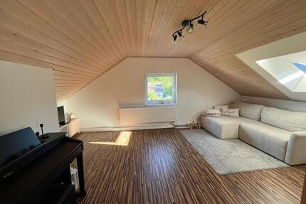 Schöne 2,5-Zimmer-Dachgeschosswohnung in Altenplos bei Bayreuth - Heinersreuth
