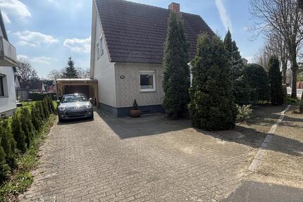 Teilunterkellertes Einfamilienhaus mit großzügigem Garten - Kölln-Reisiek