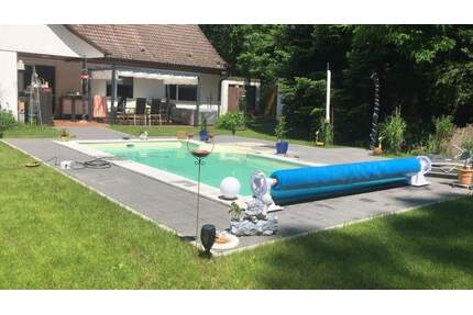 Neu auf dem Markt! Gepflegtes Einfamilienhaus mit viel Platz für die Familie, Außenpool, Einlieger-Wohnung und eigenem ca. 3.520 m ² Privatwald! - Nürnberg Reichelsdorf