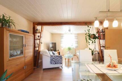 Sehr gepflegtes 4 Zimmer-Reihenmittelhaus mit tollem Garten, Freisitz und Garage in Ahnatal