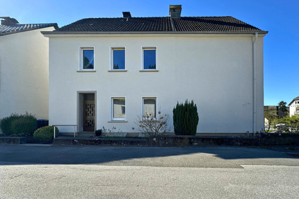 Großzügiger Altbau mit Weitblick, Substanz und Entwicklungspotenzial - Altena - Dahle