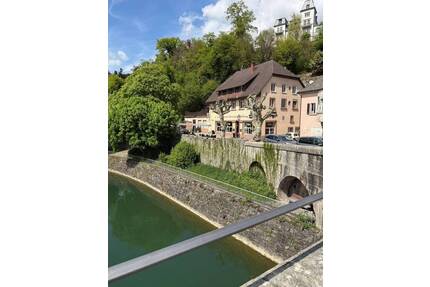 Zweifamilienhaus mit gut vermieteten Gewerbe und zusätzlichen Bauplatz im Hang - Laufenburg (Baden)