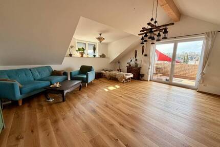 STILVOLL - MODERN - RUHIG -2,5-Zimmer Dachgeschosswohnung mit Balkon in Schongau