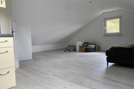 Charmante 1‑Zimmer‑Dachgeschosswohnung mit Einbauküche in Schwanfeld