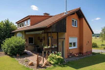 Haus zum Kaufen in Nieheim 250.000,00 € 190 m²