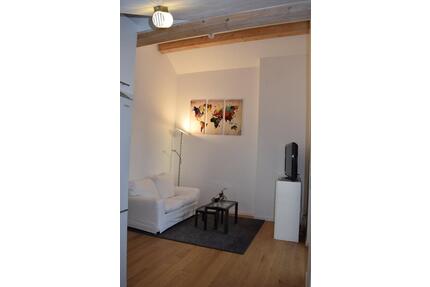 2-Zi Dachgeschoss mit Balkon Nähe BMW & U-Bahn 