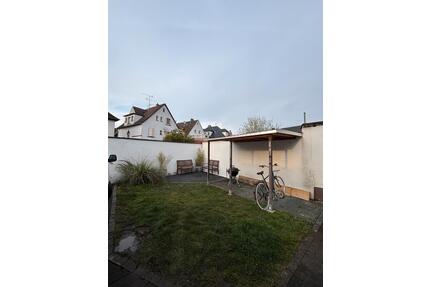 Charmante 2-Zimmerwohnung mit Garten, Einbauküche - Rüsselsheim am Main