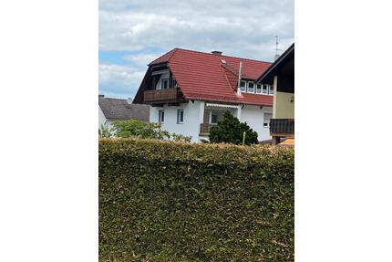 Gepflegte 3-Zimmer-DG-Wohnung mit Balkon, Stellplatz, Kellerraum - Wächtersbach