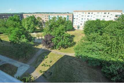 Wohnung zum Mieten in Halle 373,00 € 70.34 m²