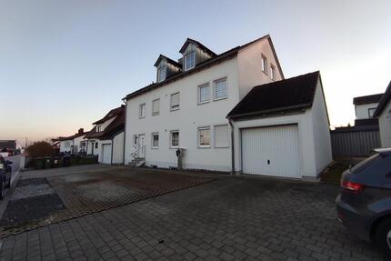 Gepflegte 3-Zimmer Dachgeschosswohnung mit Balkon in Wettstetten