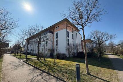 Wohnqualität mit Aussicht: Charmante Dachgeschoss-Wohnung mit zwei Terrassen und Stellplatz - Taucha
