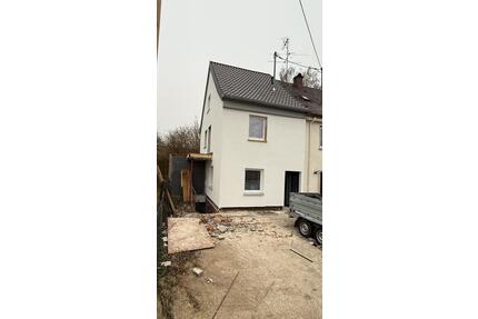 Erstbezug nach Sanierung – Moderne Doppelhaushälfte mit Garage - Ichenhausen