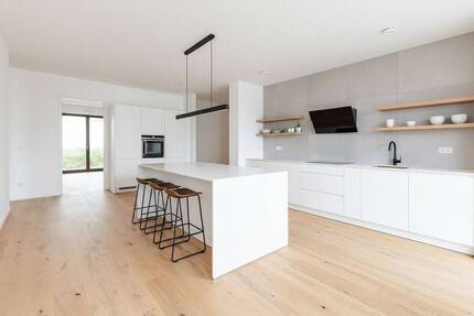 Moderne Vier-Zimmer Erdgeschoss Wohnung mit großem Garten - Frankfurt am Main Eschersheim