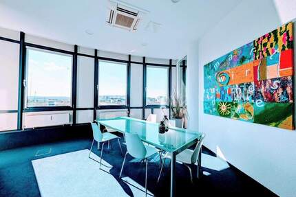 Büro im Turm: Panoramablick über Böblingen, sofort bezugsbereit