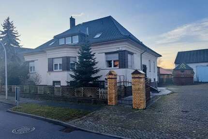 Haus zum Kaufen in Schönefeld 1.290.000,00 € 318.72 m²