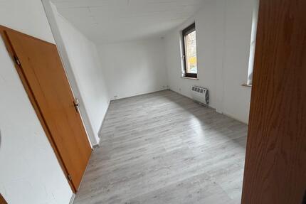 3-Zimmer-Wohnung (95 qm) – frisch saniert, mit Holzofen - Pforzheim Nordstadt