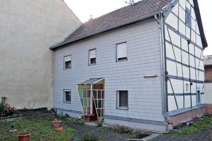 Haus zum Kaufen in Euskirchen-Wüschheim 110.000,00 € 98.79 m²