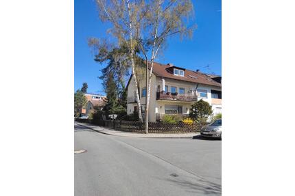 Mehrfamilienhaus mit 3 Wohneinheiten, Garage und Garten Haus - Erlangen Bruck