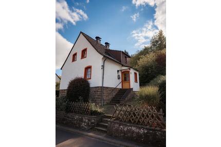Charmantes Einfamilienhaus in Hanglage + Panoramablick Jünkerath