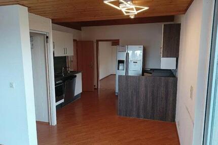 Helle 4-Zimmer-Dachgeschosswohnung mit Balkon und EBK und Garage - Eppelheim