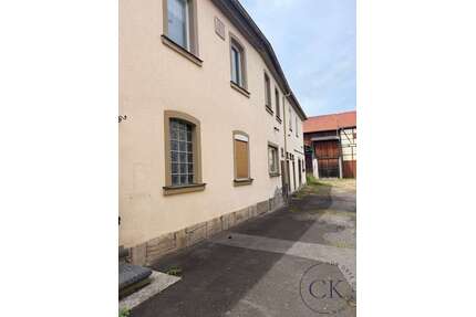 Haus zum Kaufen in Urspringen 90.000,00 € 250 m²