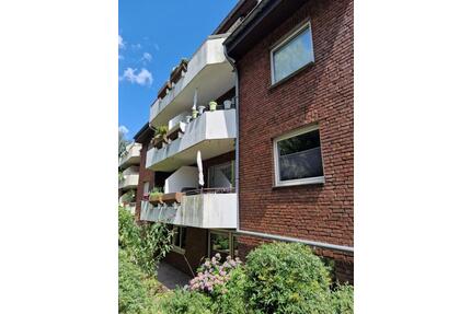 Mehrfamilienhaus 7WE Balkone Garagen Fernwärme Effizienzkl C - Duisburg Walsum