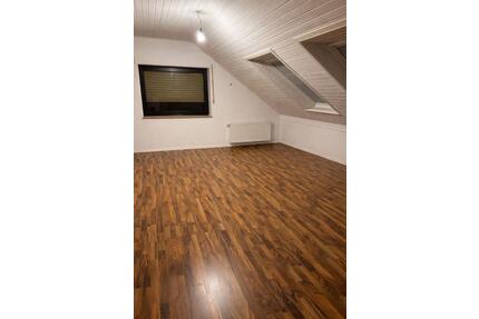 Ruhige 3-Zimmer-Dachgeschosswohnung mit Balkon&Gartennutzung - Bergheim Ahe