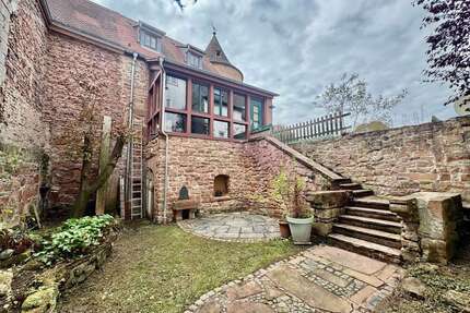 Haus zum Kaufen in Büdingen 319.000,00 € 252 m²