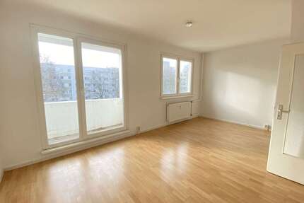 Wohnung zum Mieten in Halle 339,00 € 57.31 m²