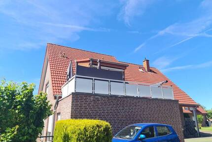 Ahlener Westen, eine aktuell vermietete 4-Zimmer- Wohnung mit Dachterrasse und Stellplatz im 1.OG eines 2- Familienhauses.