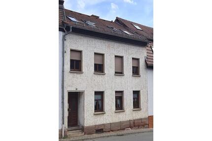 Dreifamilienhaus mit Grundstück und Garagen , teilw. freiwerdend - Kahla